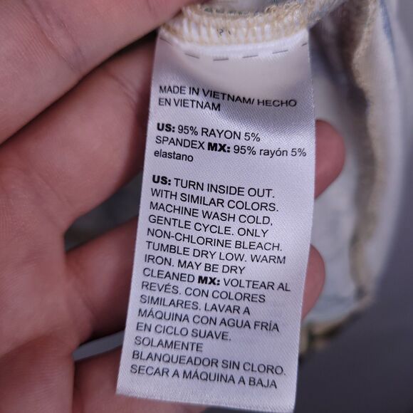 Chicos Top Size 1 Floral Smocked Touch Of Cool - Picture 10 of 11